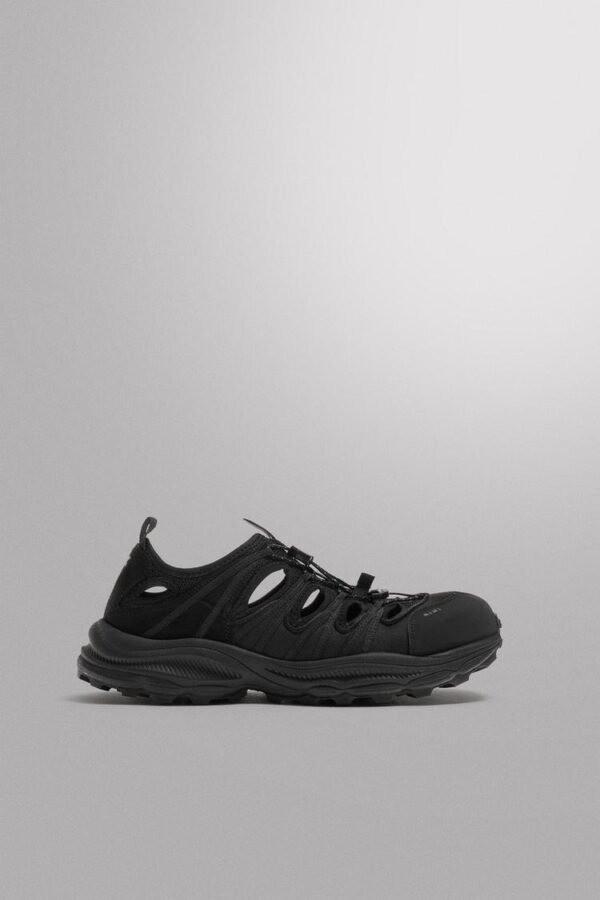 ATHLETIC SNEAKERS